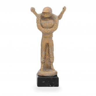 Trofej luxusní se symbolem motorismu, výška 24 cm, zlatá